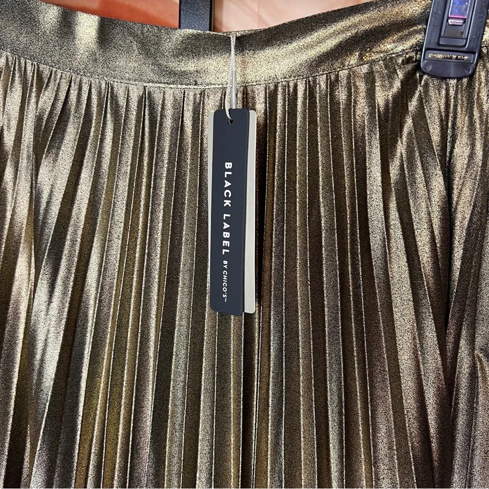 NWT Chico’s Metallic Pleated Skirt, Size 00, XS, beautiful, side zip - Picture 7 of 8